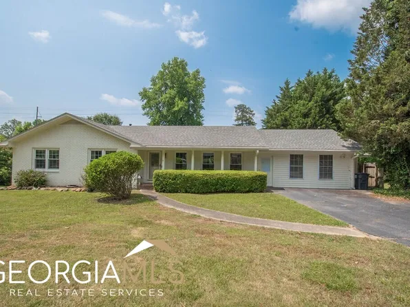 110 W Lake Dr, Carrollton, GA 30117