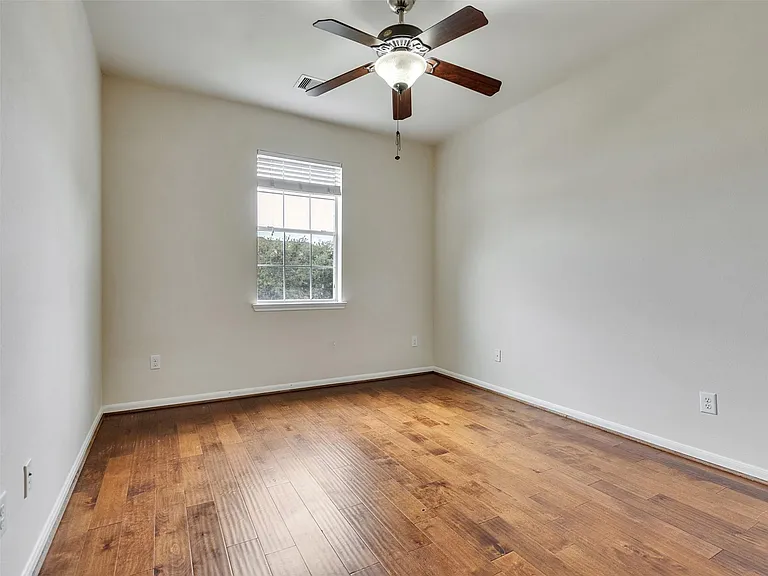 28006 Hollyfare Dr — Photo 26