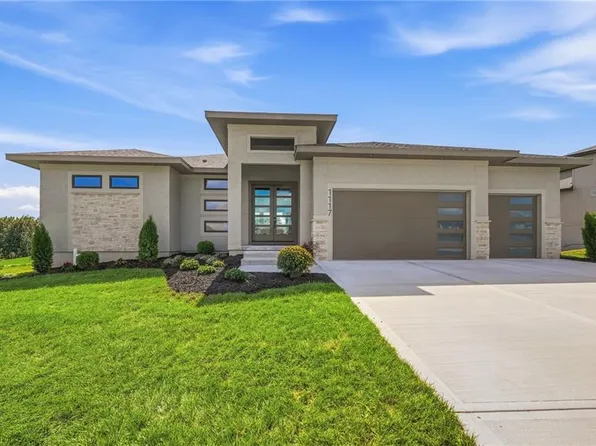 1117 Hummingbird Ct, Greenwood, MO 64034