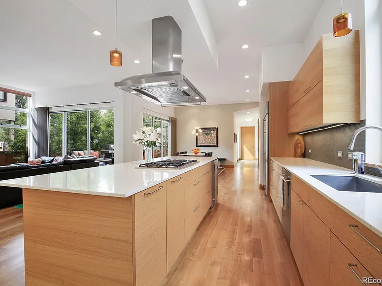 947 S Gilpin St #R — Photo 15