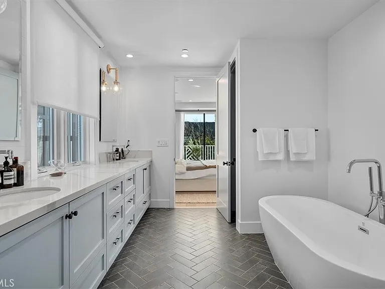 441 34th St — Photo 34