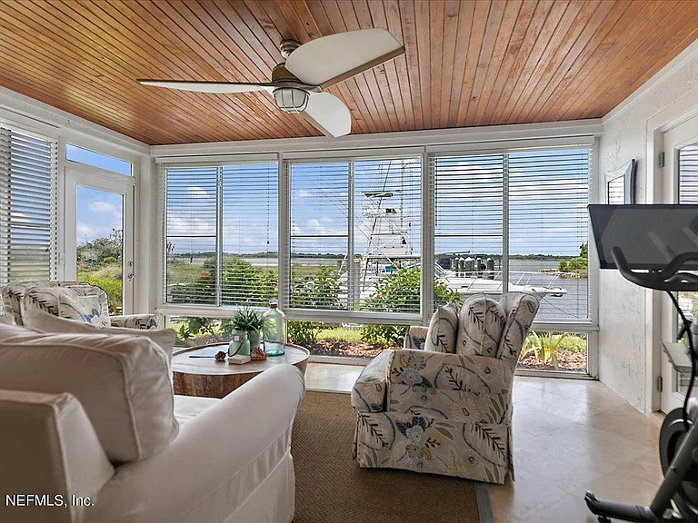 328 Village Dr #B — Photo 1