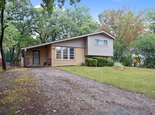 153 Forest Glen Rd, Wood Dale, IL 60191