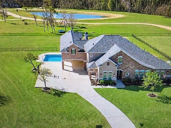 3rd image of 8703 Majesty Ln