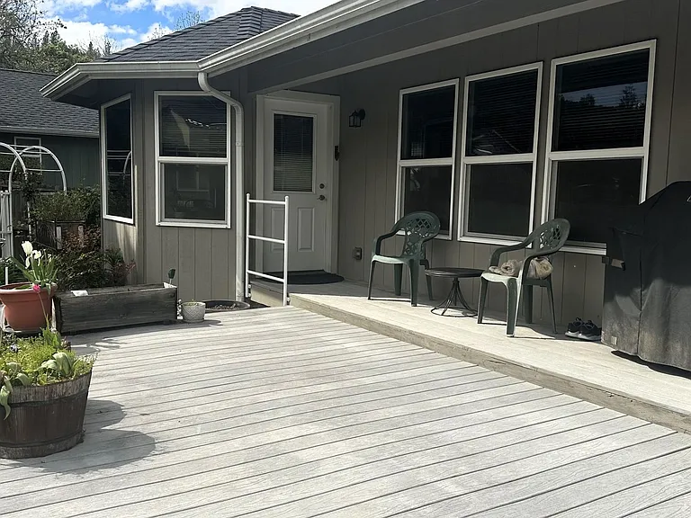2409 SE Chinaberry Ave — Photo 2
