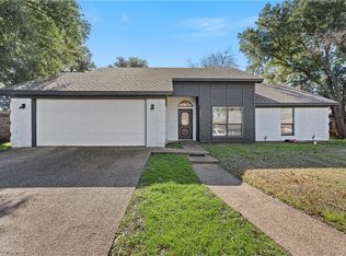 105 Flintrock Rd, Hewitt, TX 76643