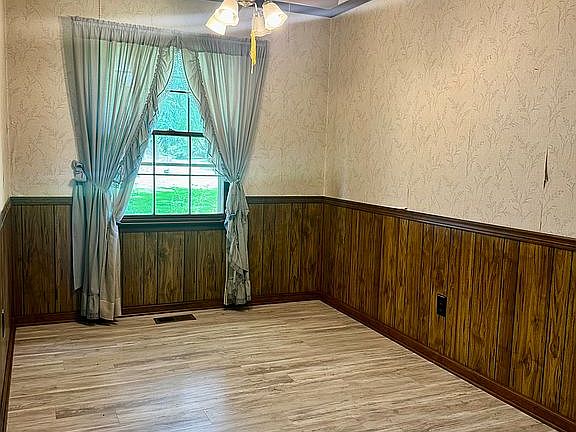 5th image of 3349 Sandy Cir