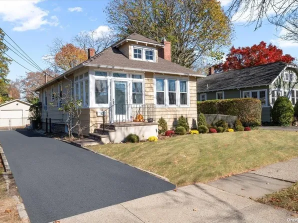 47 Beechwood Street, Farmingdale, NY 11735