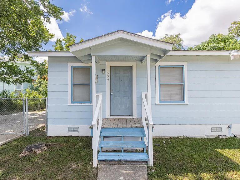 534 Walton Ave — Photo 4