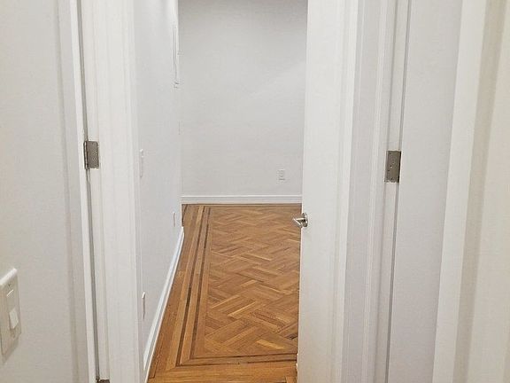 4th image of 82 Washington Pl APT 2F