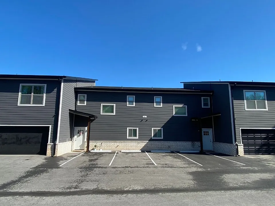 281 W Ash St #3