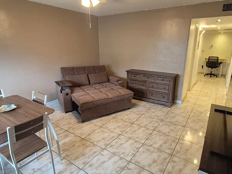 5510 SW 38th St — Photo 2