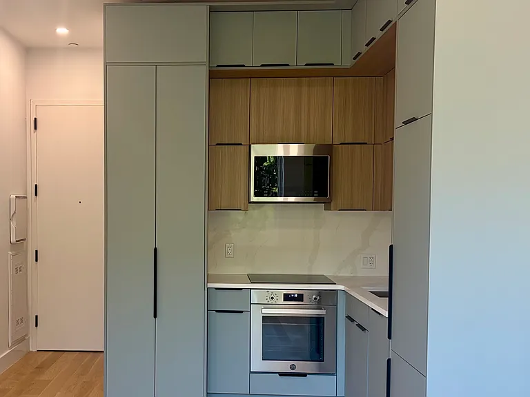 106 Graham Ave #4B — Photo 2
