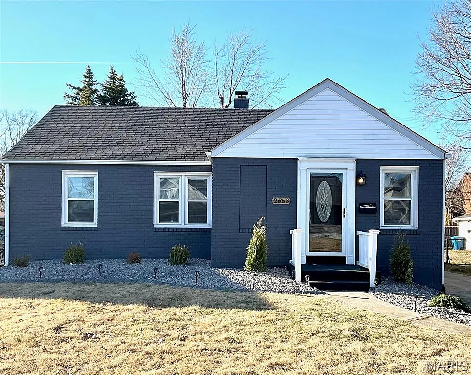 2653 Grand Ave photo 1