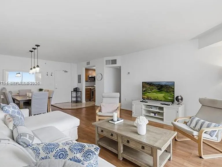 10275 Collins Avenue Cu #718 — Photo 10