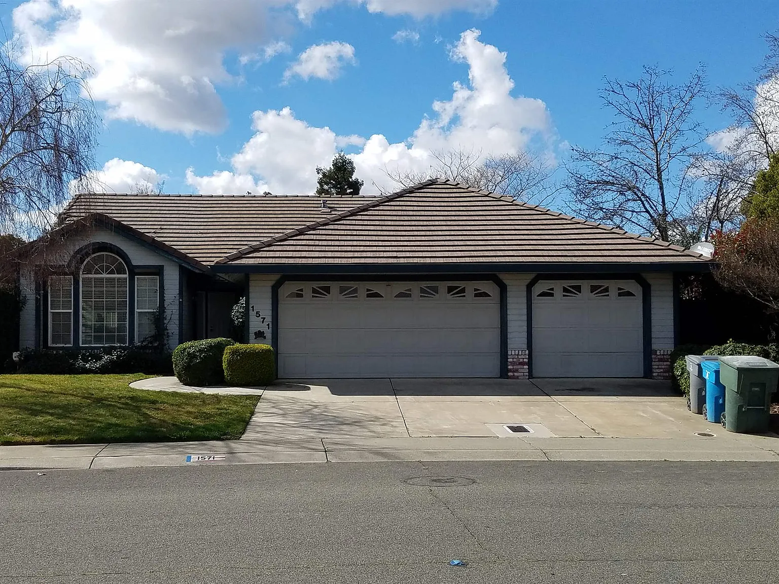 1571 Germaine Dr photo 1
