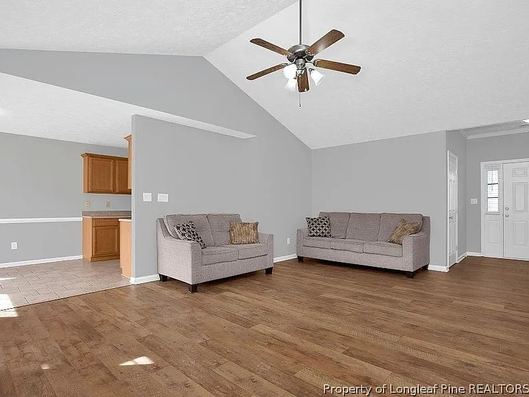 1475 Avoncroft Dr — Photo 7