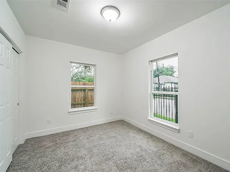 2705 Winbern St — Photo 13