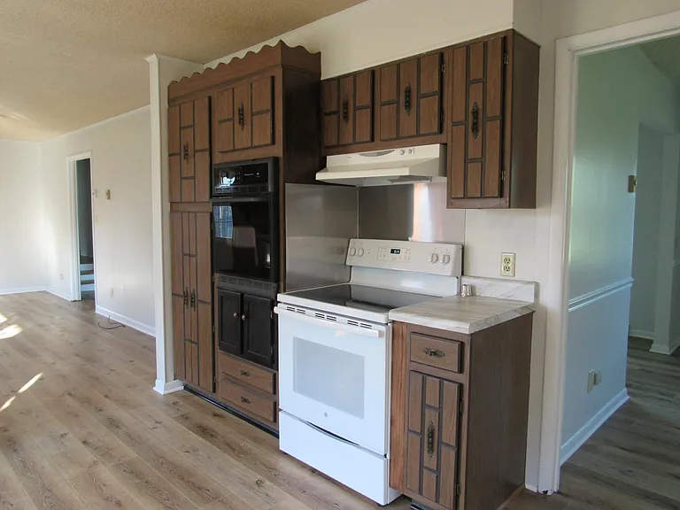 237 Stratmoor Dr — Photo 5