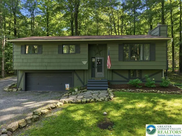 170 Onocop Dr, Pocono Lake, PA 18347