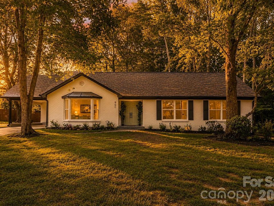 1st image of 900 Burtonwood Cir