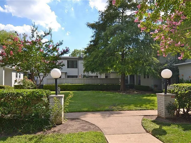 4945 N Hall St — Photo 18