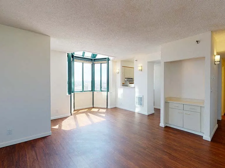 Trinity Towers Apartments — Photo 117