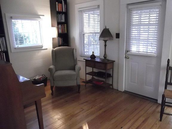 3rd image of 900 McLendon Dr