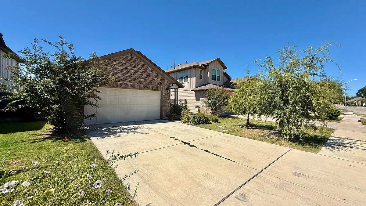 3 bed, 2.0 bath, 1455 sqft, $1,850 — Photo 3