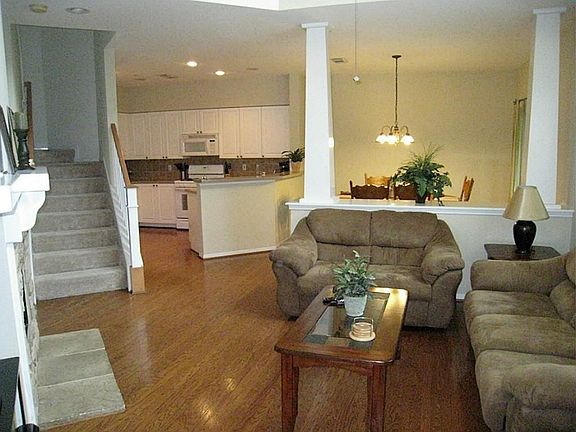 4th image of 106 Woodlily Pl