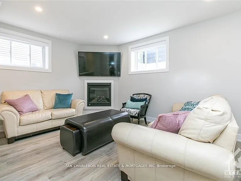 846 Rockson Cres #C — Photo 14