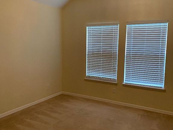 4th image of 512 Lake Cove Pointe Cir