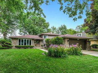 7925 Adams St, Darien, IL 60561