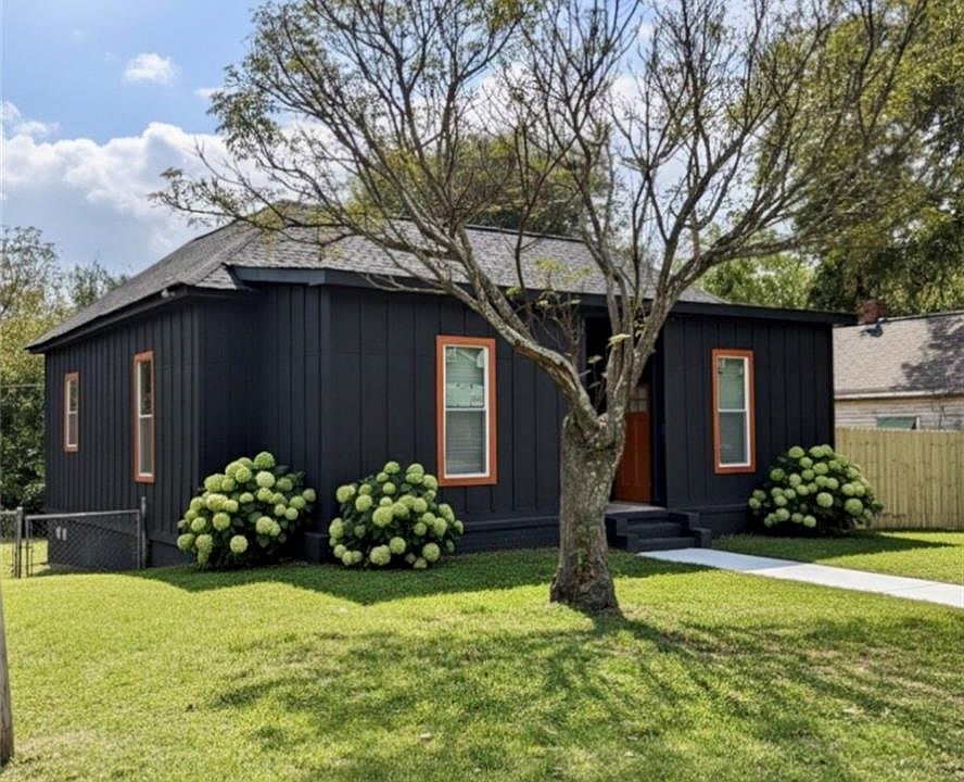 1st image of 808 Center St