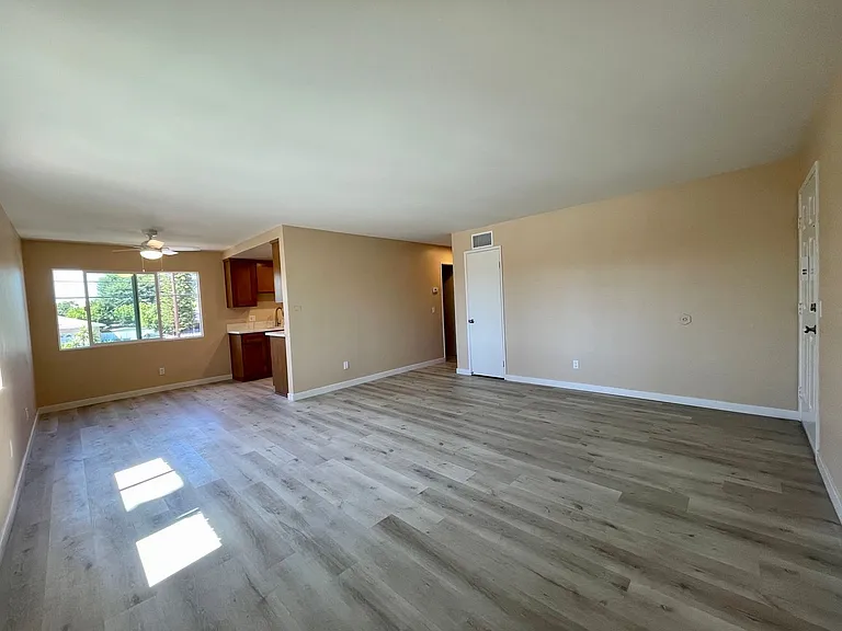 903 S Sunshine Ave S #B — Photo 3