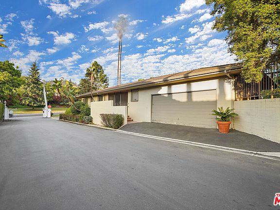3rd image of 5160 Los Feliz Blvd