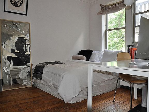 3rd image of 640 W Briar Pl APT 105