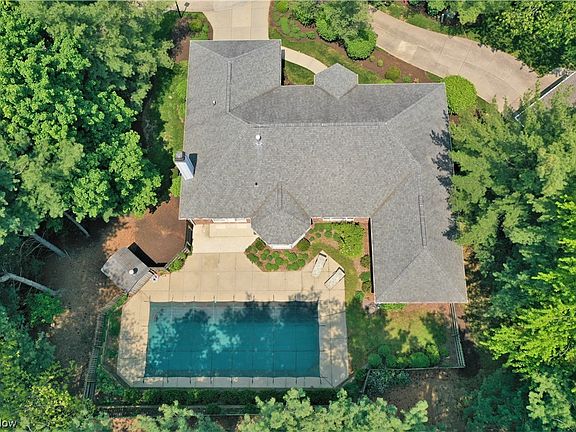 3rd image of 225 Lake Pointe Dr