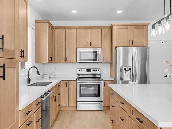 4th image of 23116 N DRIFTER Way