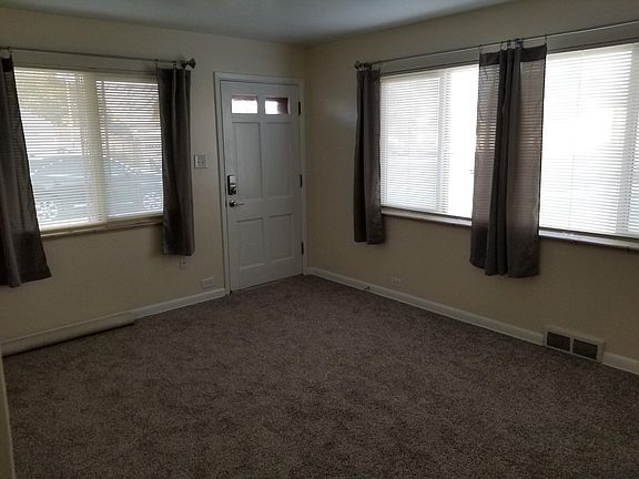 Living room. Fresh paint, new carpet