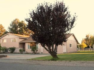 10020 Locust Ln, Pasco, WA 99301