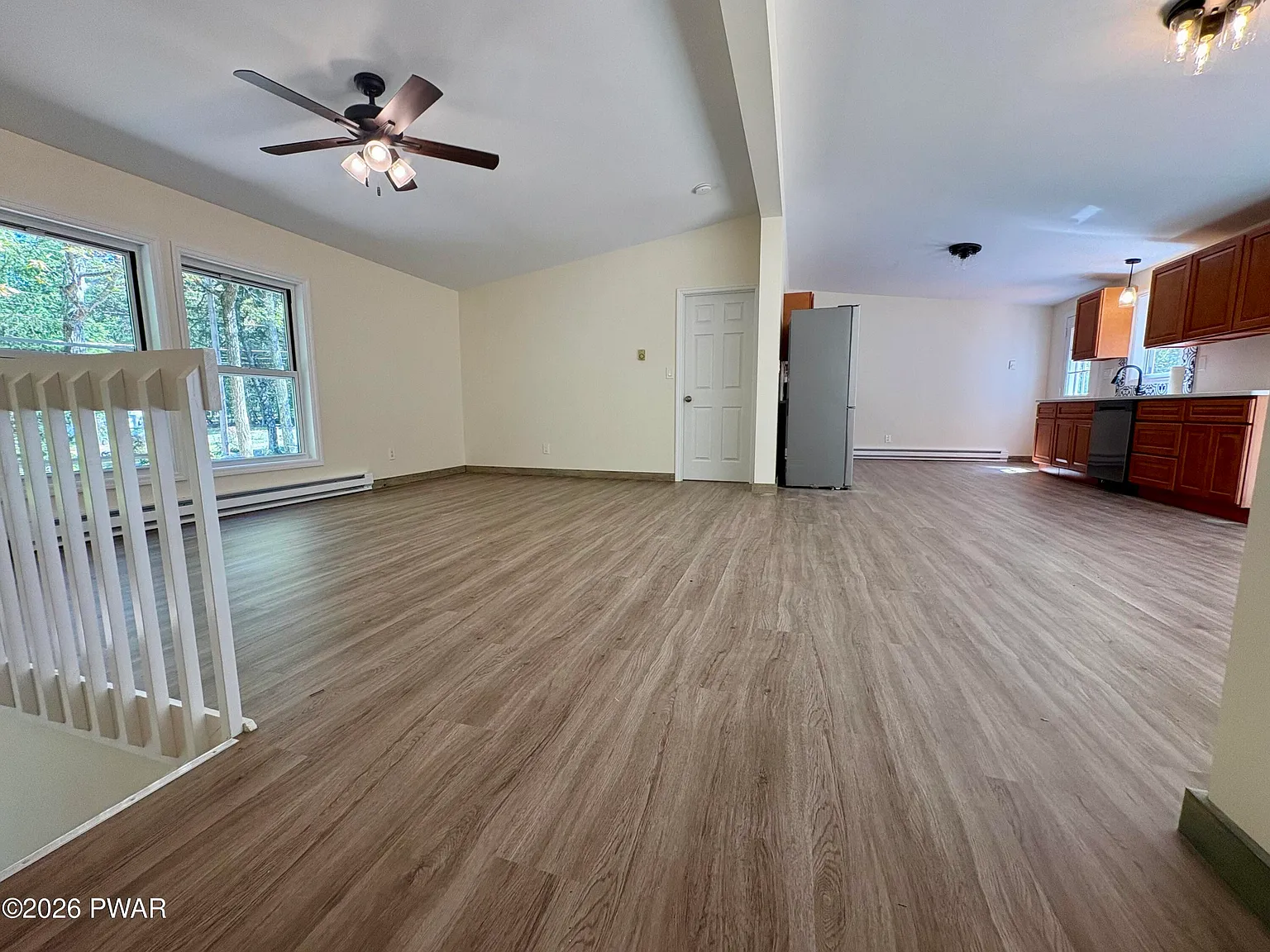3 bed, 2.0 bath, 1346 sqft, $2,200 — Photo 4