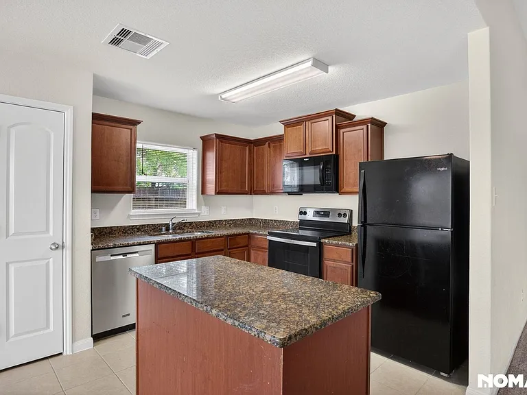 2331 Golden Brandy Ln — Photo 3