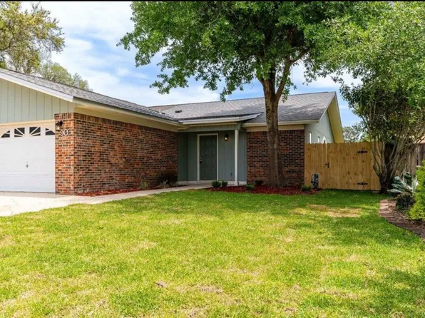 90 Catamaran Ln, Shalimar, FL 32579