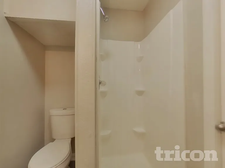 420 Deauville Dr — Photo 12