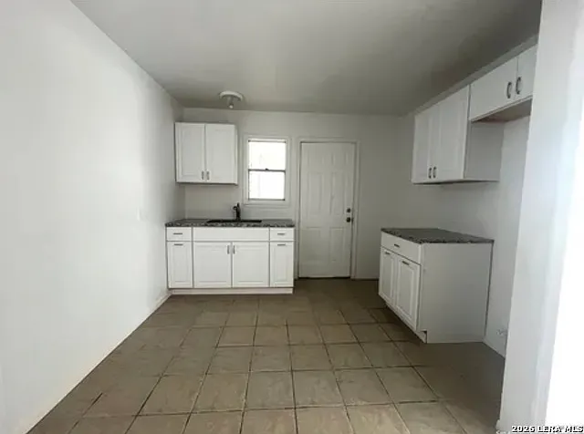 2205 Louise St — Photo 3