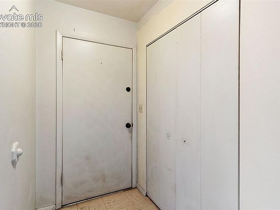 3rd image of 374 Greensboro S