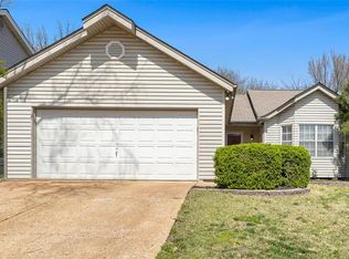 535 Oaktree Crossing Ct, Ballwin, MO 63021