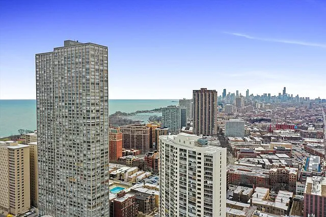 655 W Irving Park Rd #5212 — Photo 24