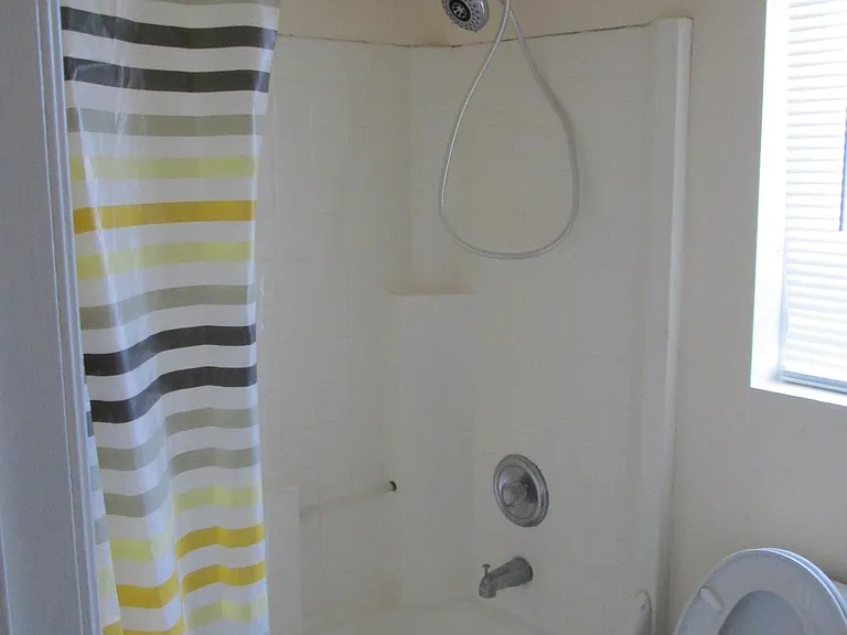 2415 Everett Ave #2 — Photo 3